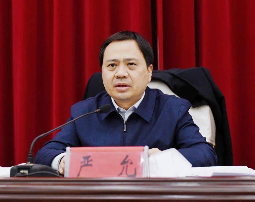 市委副书记孙朝辉主持.