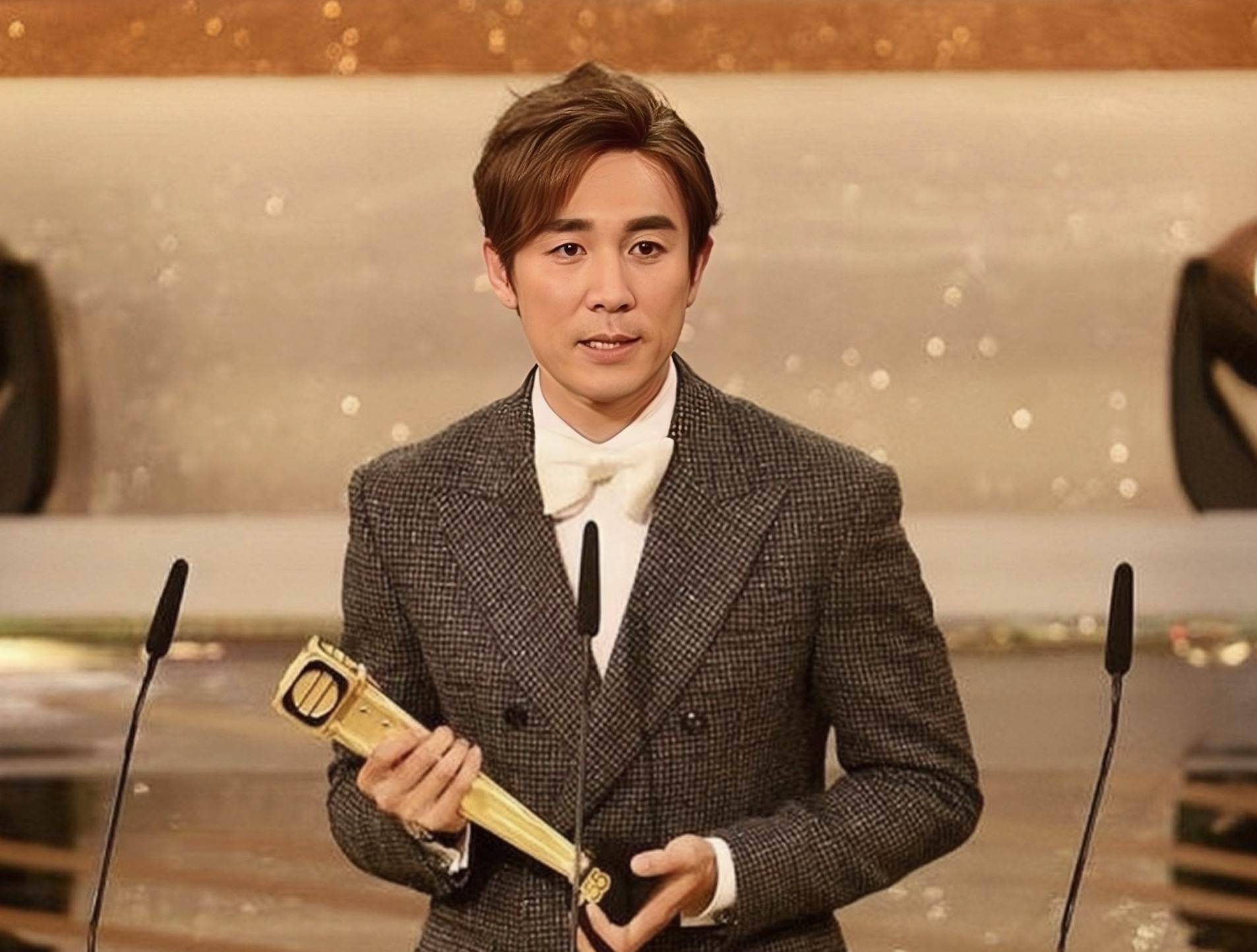 曾经他害怕别人说自己是靠着父亲上位,但多年过去,如今的谭俊彦已经