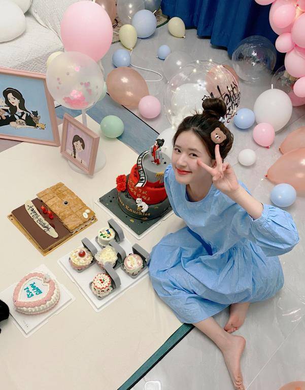 赵露思22岁生日图片