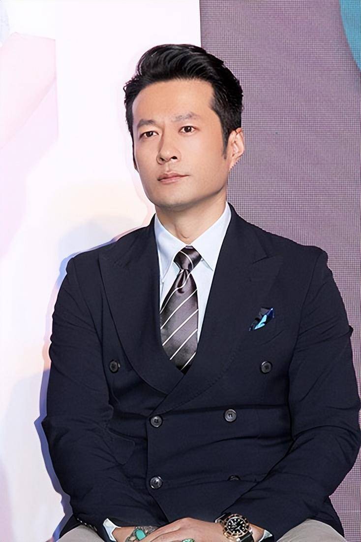 著名演员谭凯:免费当司机走上演艺路,回青岛托起妈妈的晚年_谭开_母亲