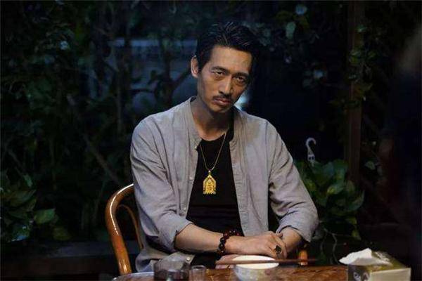 塔寨是一个以贩毒为营生的村子,族长林耀东是贩毒