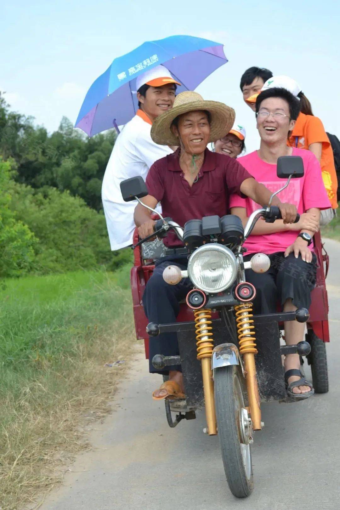 嘉宝莉夏娟:十八年公益路,步履不停歇!_助学_孩子_基金会