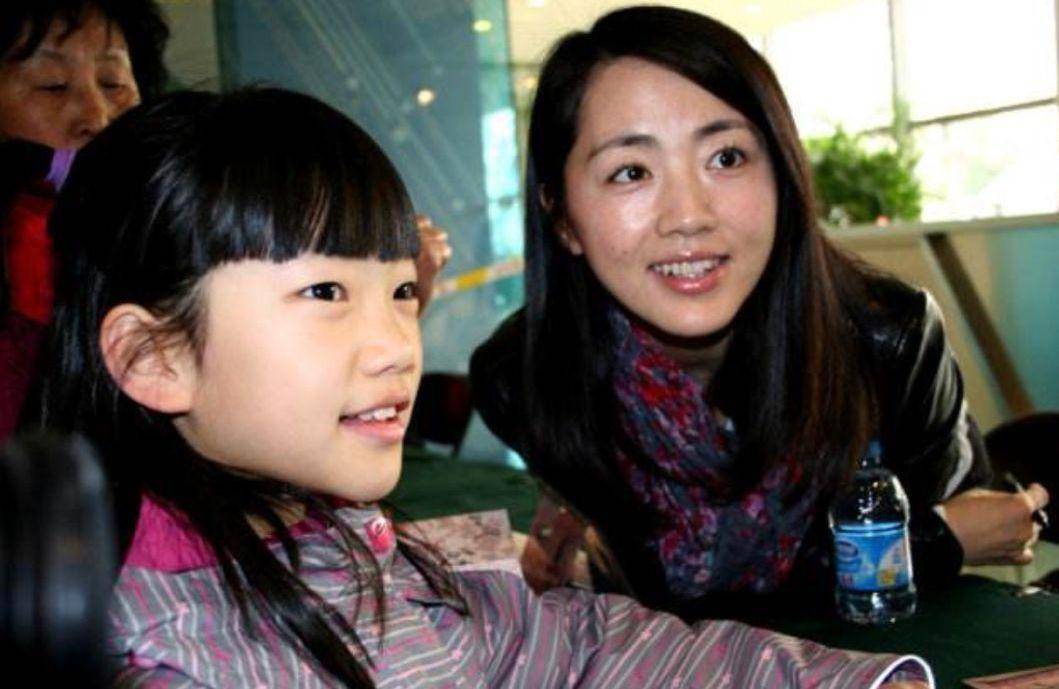 "冻龄女神"杨丹:播了26年天气预报,为何始终不肯进电视?