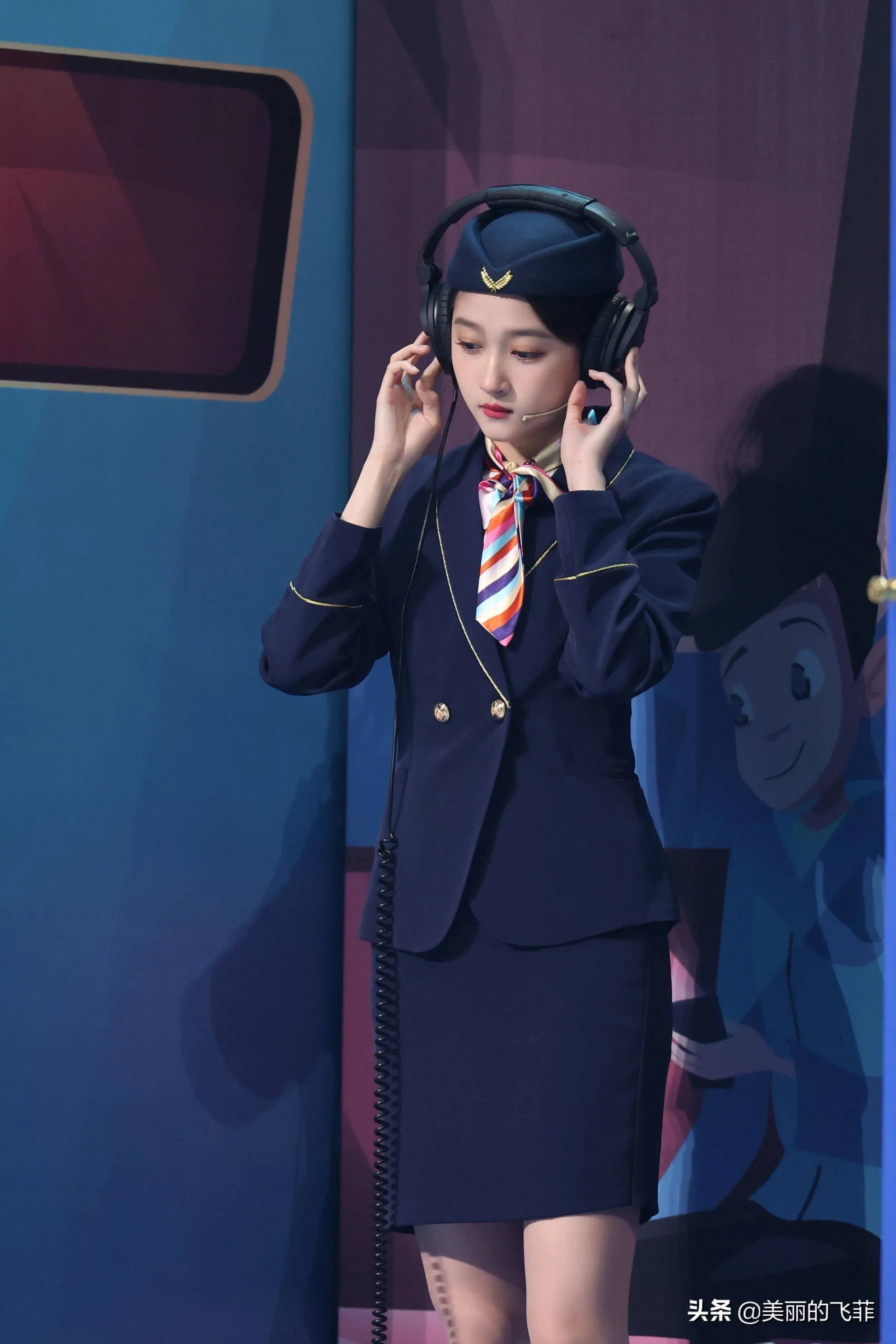 关晓彤:穿上空姐服装搭配肉色丝袜,我就是最美的那位女孩
