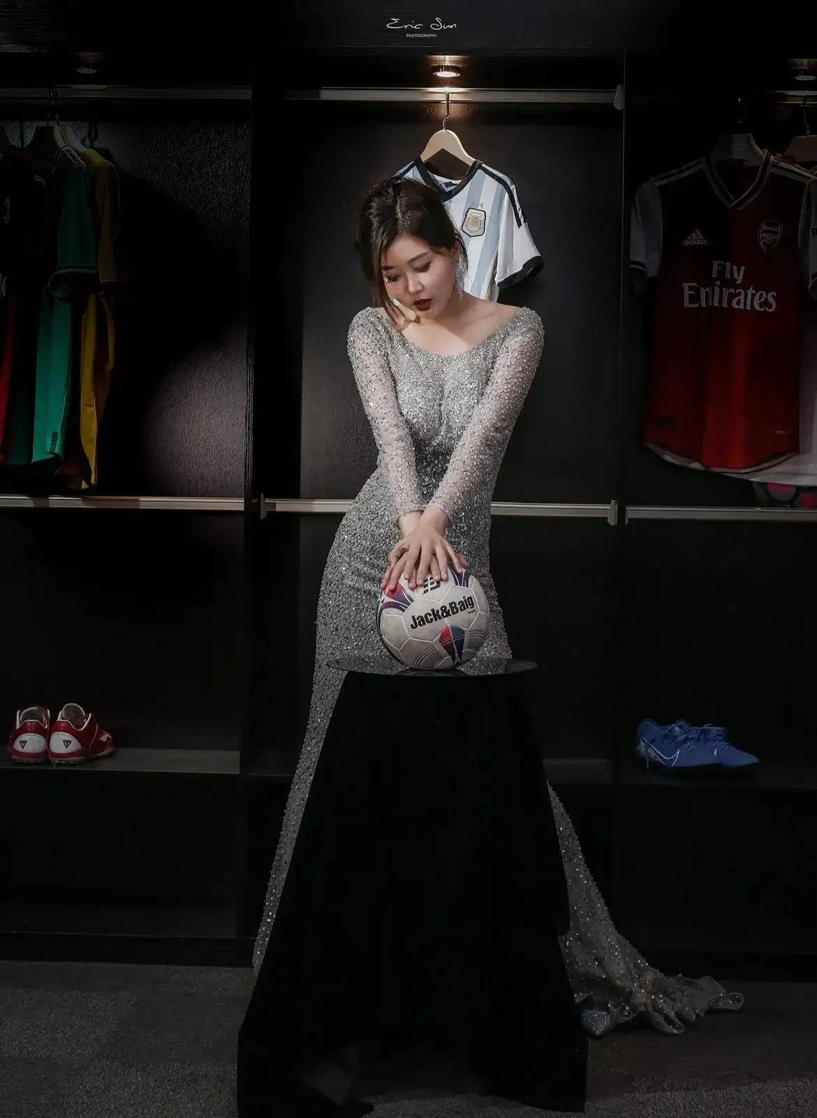 美女王昊玥堪称足球世界杯第一大长腿双语主播_英超_公主_节目