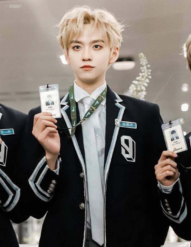 余景天因父母问题引起争议,妈妈为了不让儿子退赛,慌忙回应_经营_网友