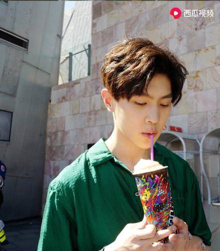 西瓜视频为你揭秘,虞书欣,马伯骞的家世背景_节目_家境_中国