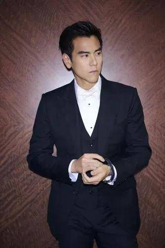 型男彭于晏开150万保时捷,住豪华别墅,他的生活让人羡慕_豪宅_方式