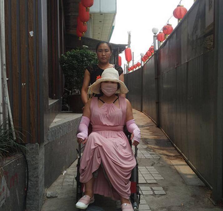 整容200多次面目全非,连男友都认不出她,红粉宝宝到底图啥?