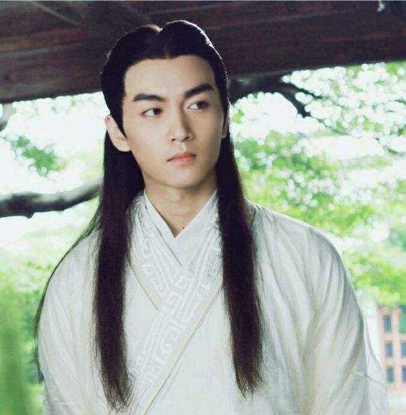 陈晓的白玉堂,霍建华的白子画,于朦胧的齐翰,统统不如他俊美_白衣