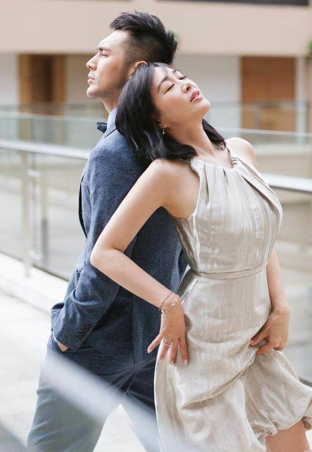 张伦硕络腮胡显成熟,与大12岁老婆钟丽缇般配,还大赞媳妇好看!