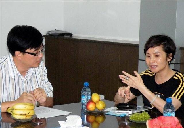 电视主播徐俐,独自养儿4年,35岁再嫁人,被二婚老公宠上天_儿子_生活