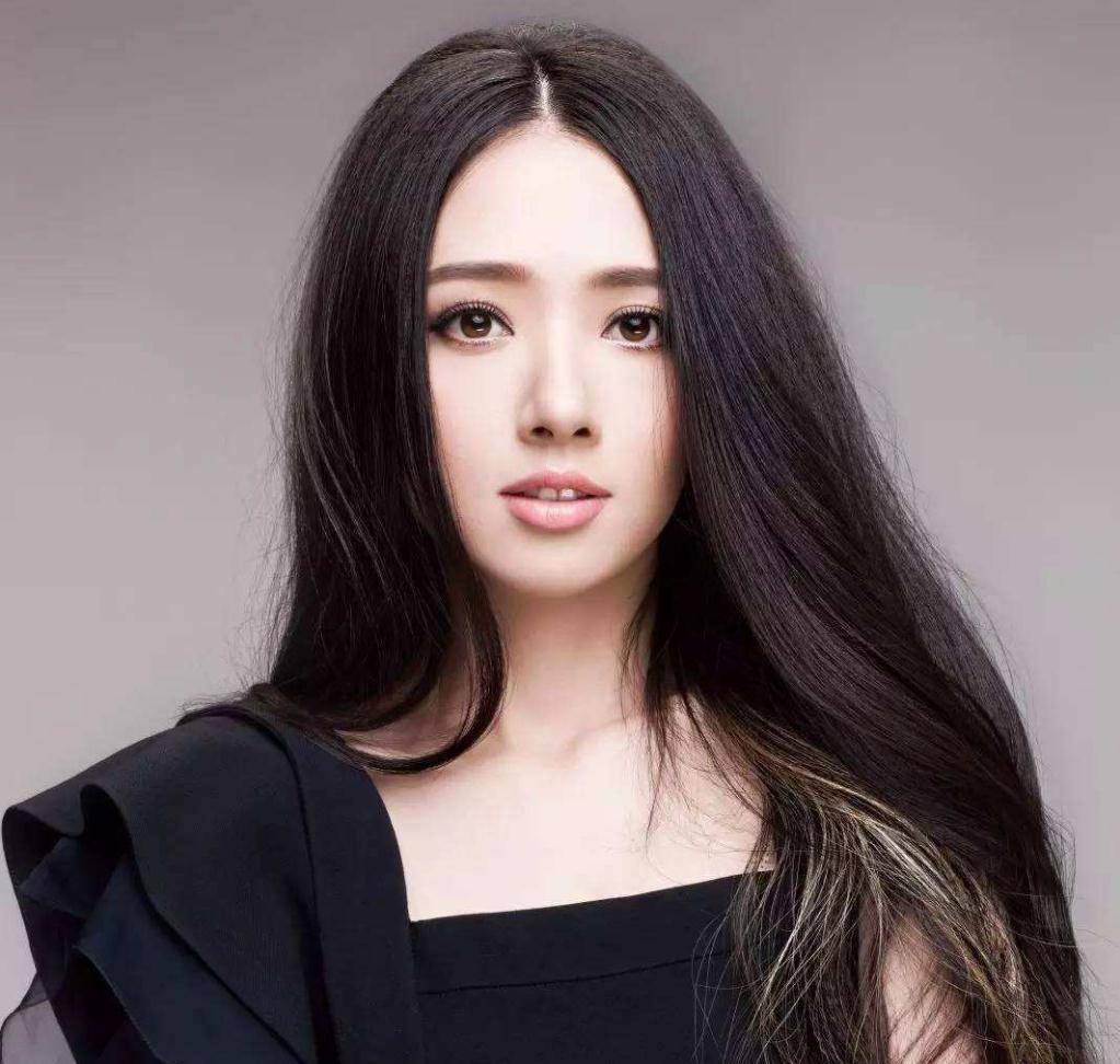 陈岚:从模特到叱咤娱乐圈的女大佬,向华强为何对她情有独钟?