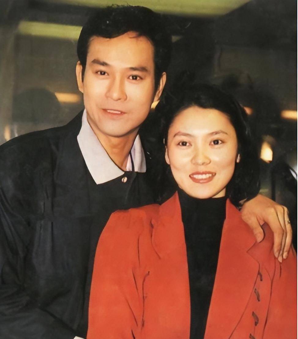 沈殿霞去世14年了,曾答应她好好照顾女儿的前夫郑少秋,做到了吗_男人