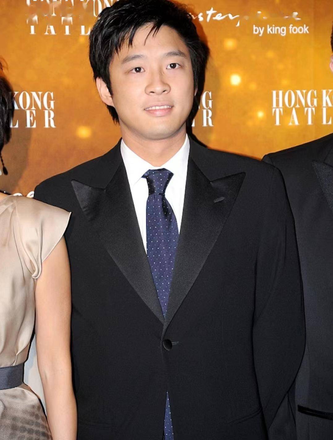 39岁霍启山与富少看世界杯,仍未婚曾交往章子怡最轰动_感情_对方_网友