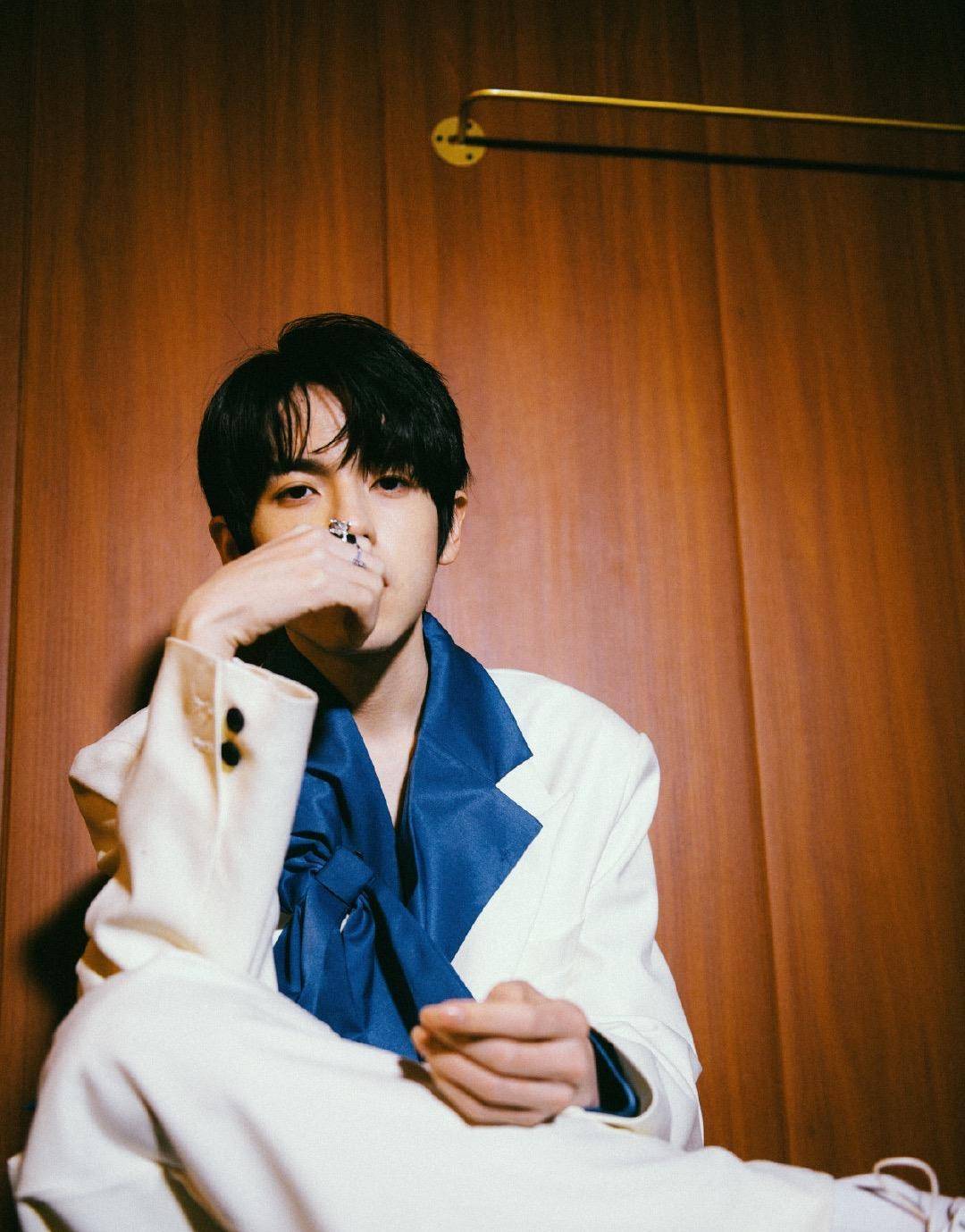 其他的选秀人里,也就胡春杨背景较为干净,没有黑料绯闻,很有可能会