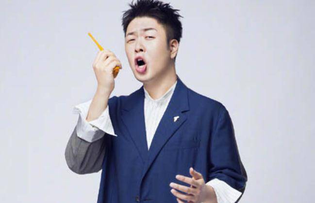 粉丝们纷纷在下方留言说,杜海涛在变瘦之后,确实和原来的风格气质都