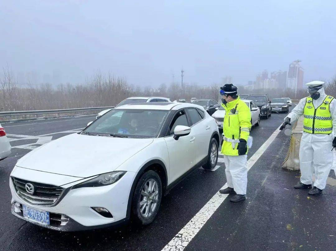 2022年12月15 日11时许,有群众报警称,在京台高速曲阜段522公里处