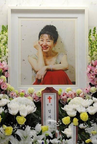 原创曾经风靡一时的《看了又看》过去23年,如今的演员今非昔比_剧中