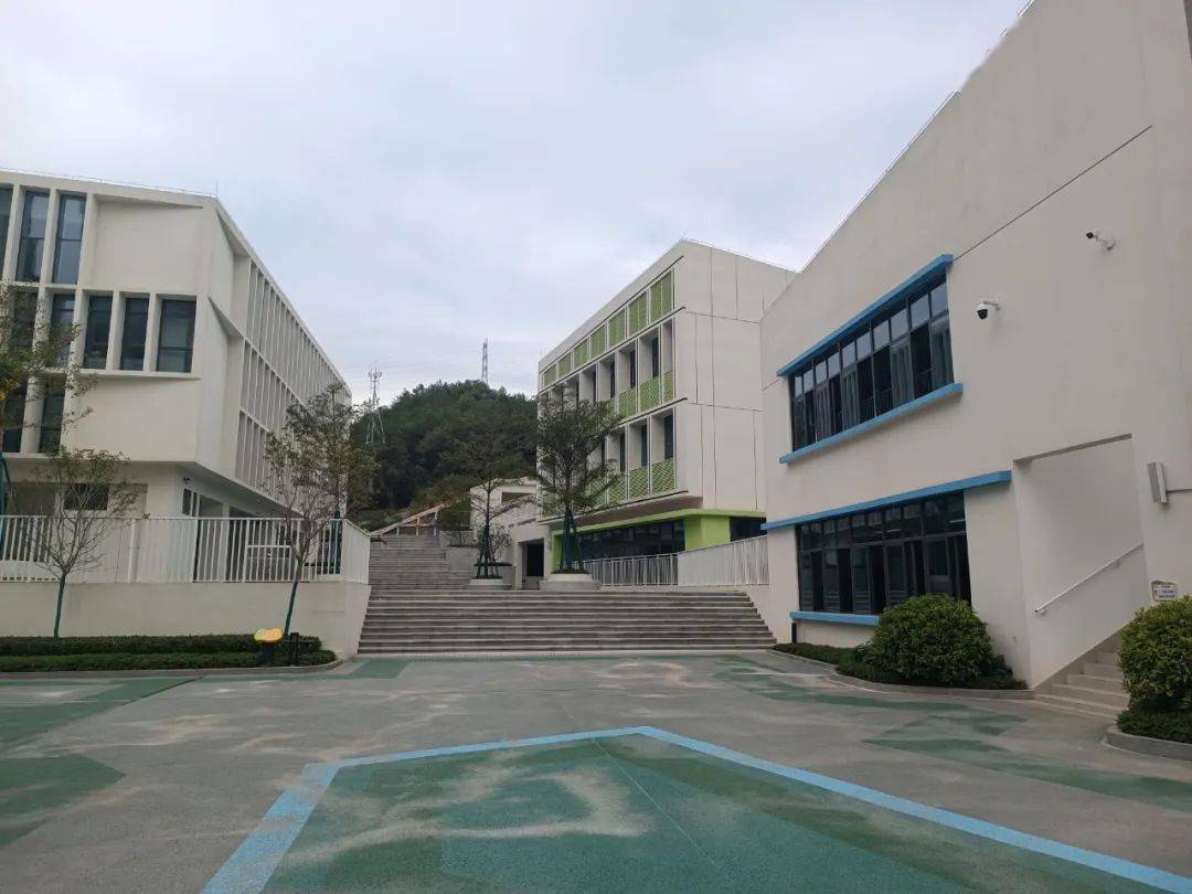 东岗保利小学内部.