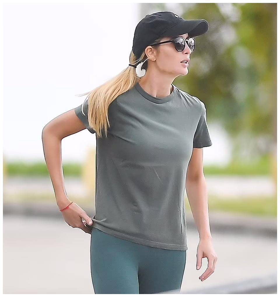 伊万卡现在疯狂地爱着各种各样的运动,她的各种健身设备也很让人种草.