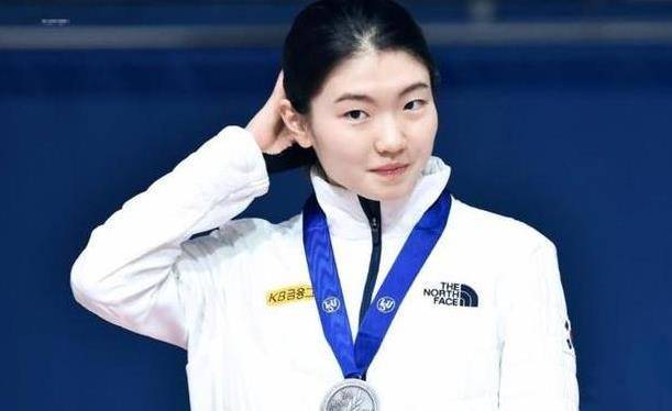 她曾是奥运冠军,17岁就被教练侵犯,连比赛前夜都不放过?