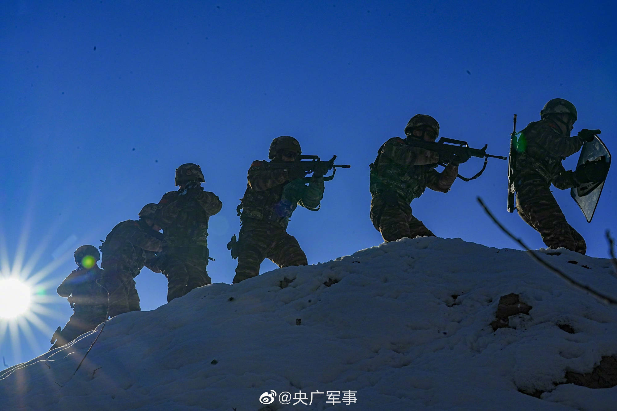 热血沸腾 一组大图感受武警官兵练兵热潮