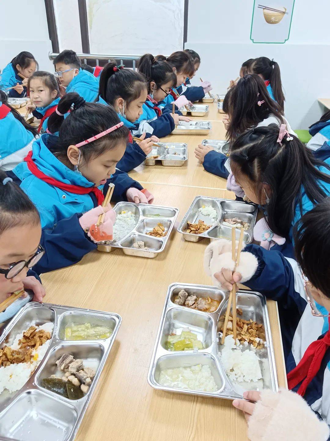 成都36所学校有了新食堂好好吃饭天天向上