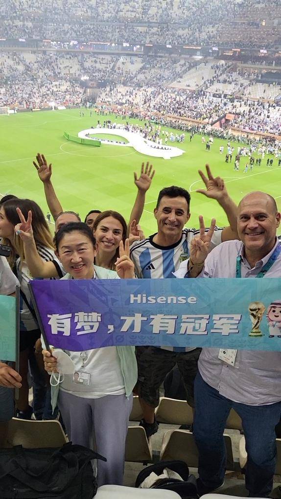 球迷在卡塔尔偶遇冠军？原来是陈梦父母现身世界杯-家电圈官网