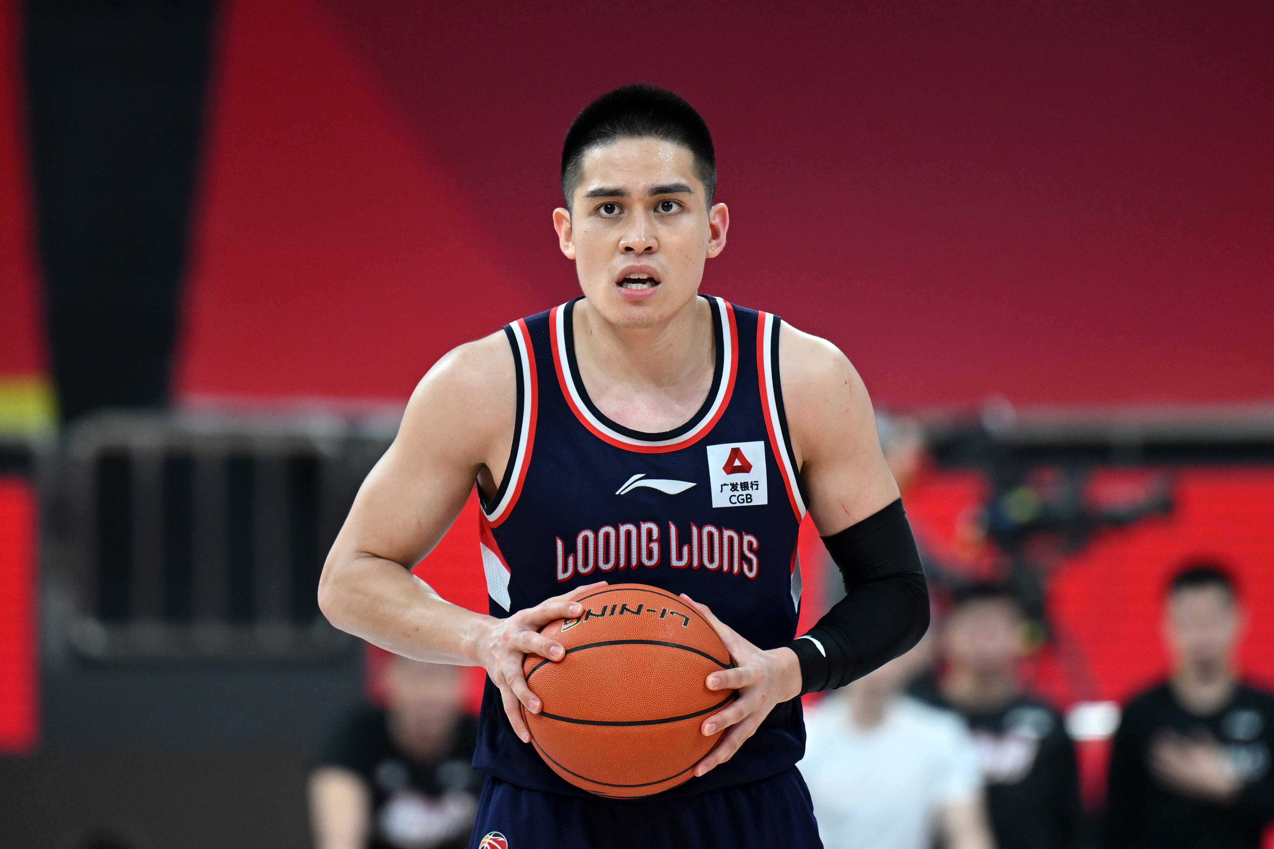 广州大脑砍25 11末节16分 队友忘犯规陈盈骏超郁闷_青岛队_助攻_成功