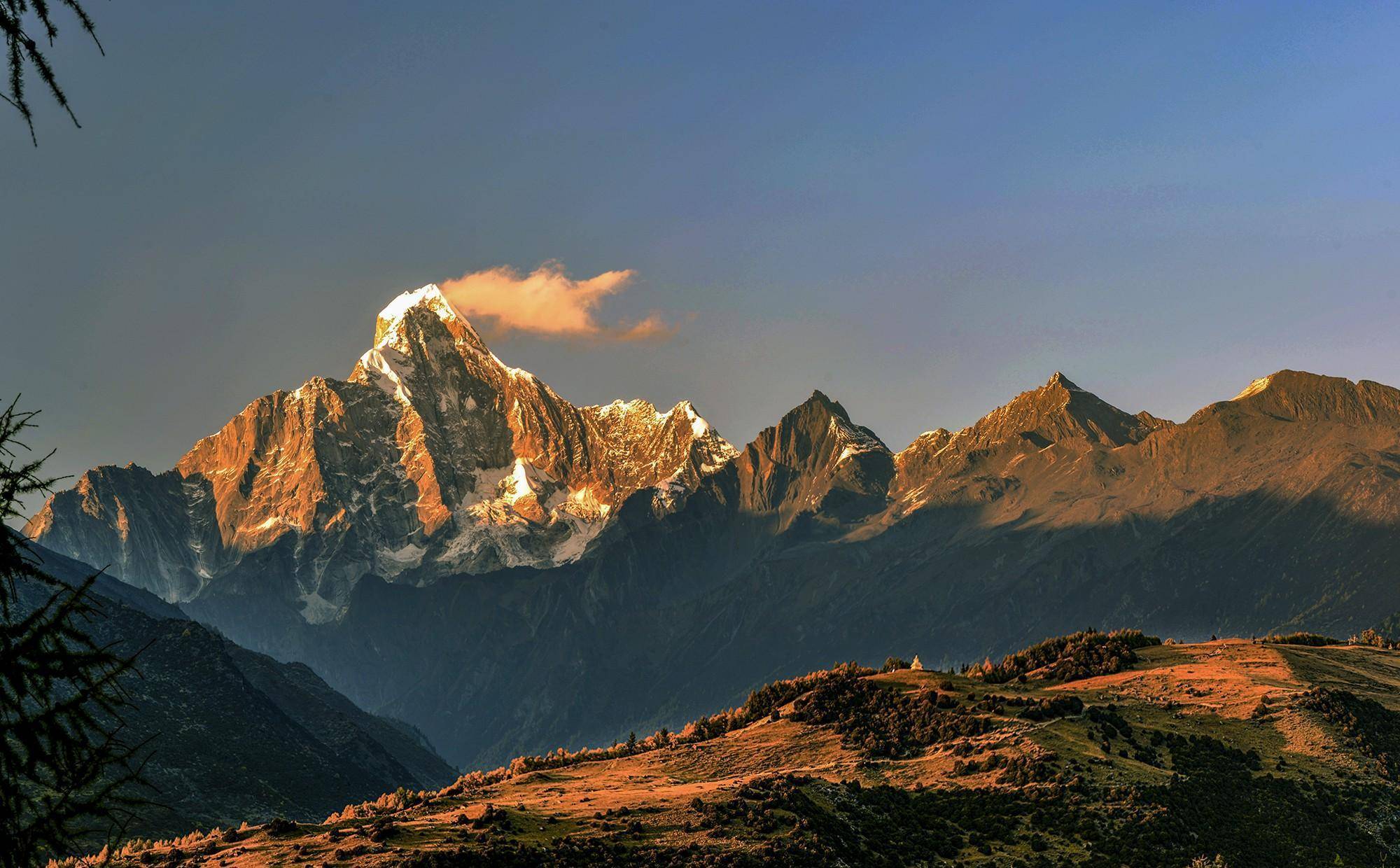 "东方圣山"四姑娘山,枫红叶黄,秋韵正浓_雪峰_世界_大自然