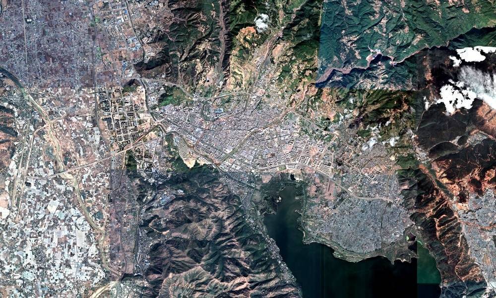 西昌2013年卫星地图1950年3月27日,西昌县人民政府随之成立,隶属当时