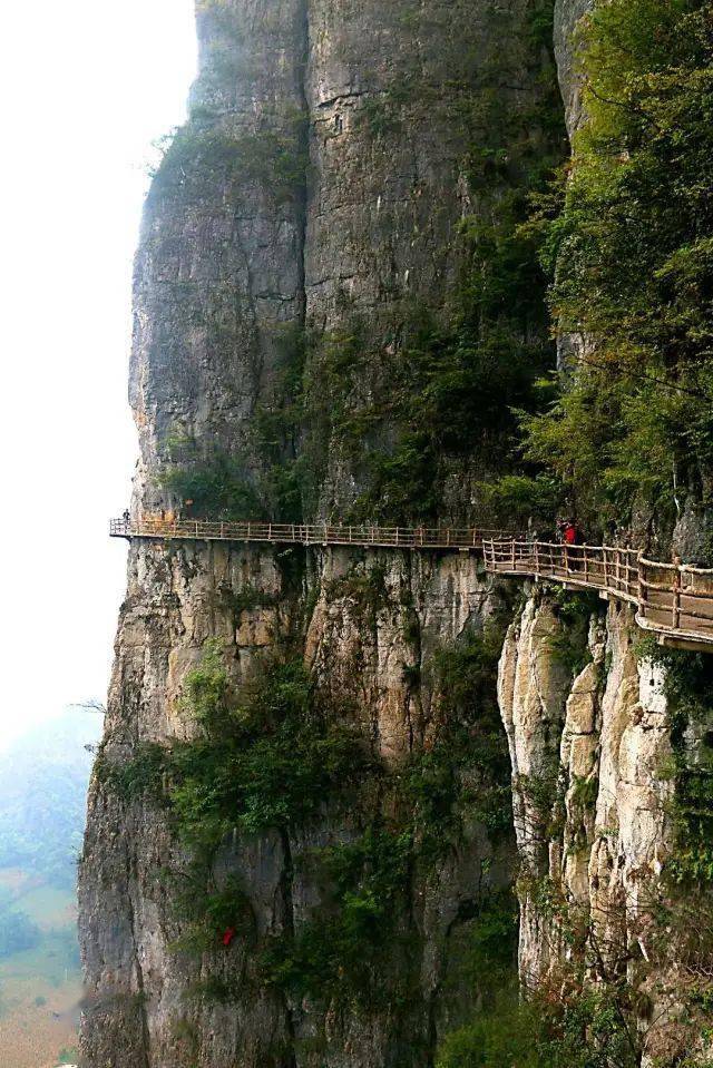恩施大峡谷的绝壁长廊