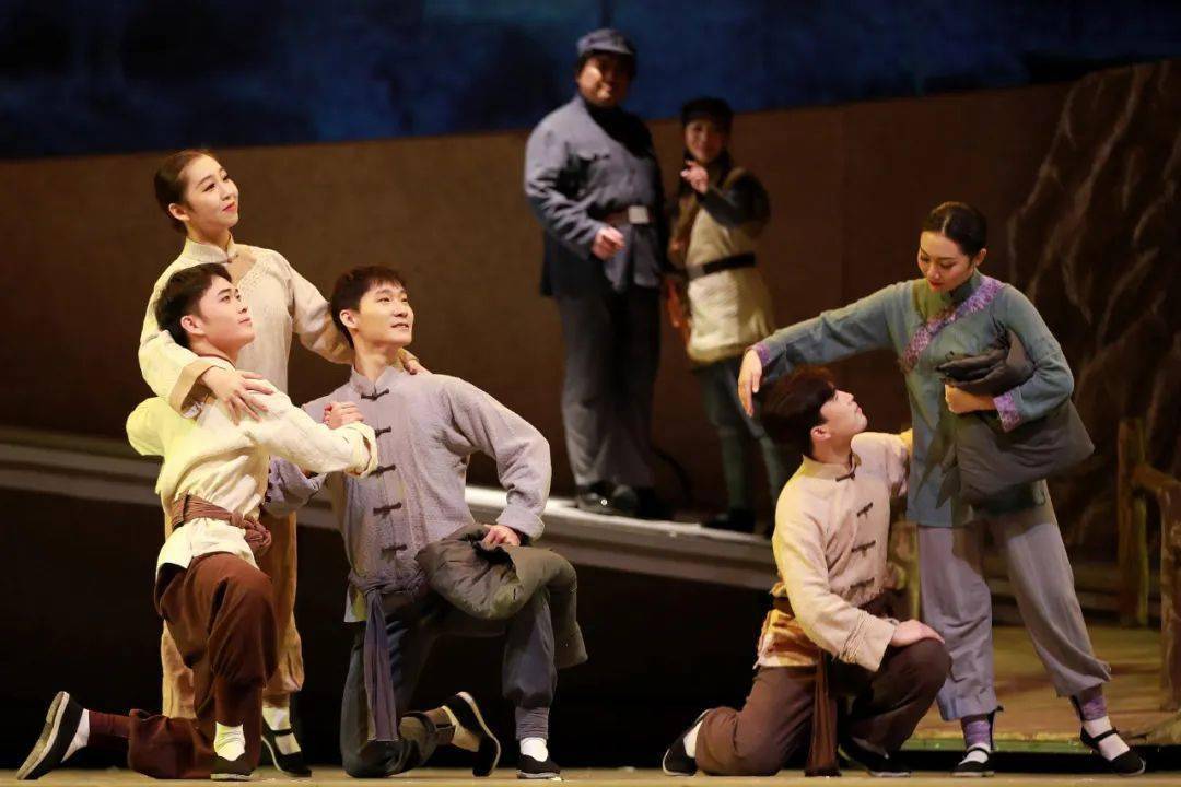 原创民族歌舞剧《郑律成》在中央歌剧院剧场精彩呈现_革命_音乐_创作