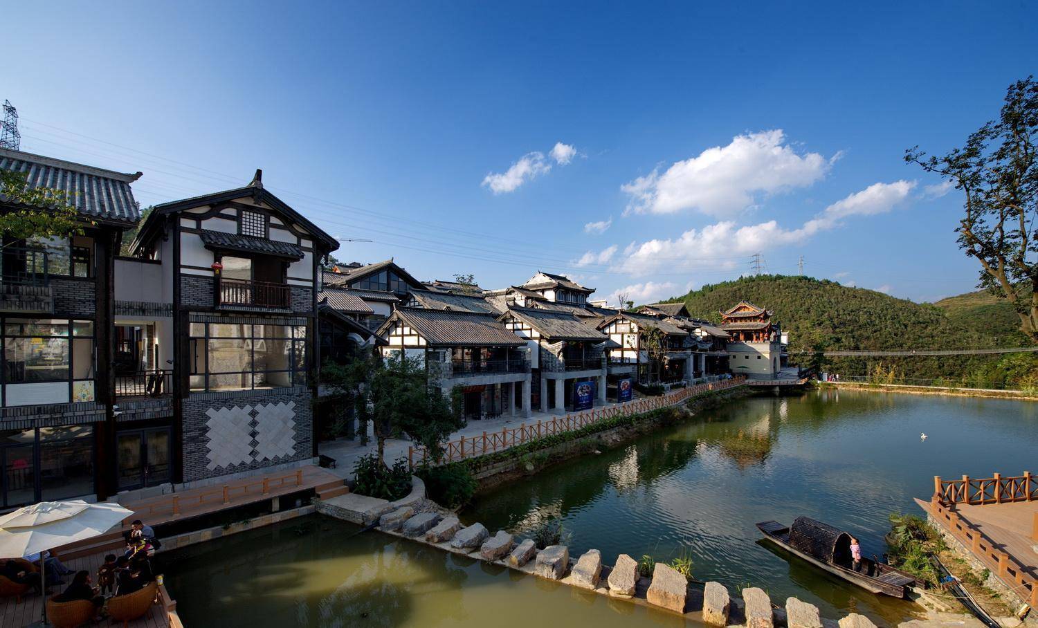 龙里,贵阳东部的绿色屏障,境内发现有贵州规模最大的岩画景观_峡谷