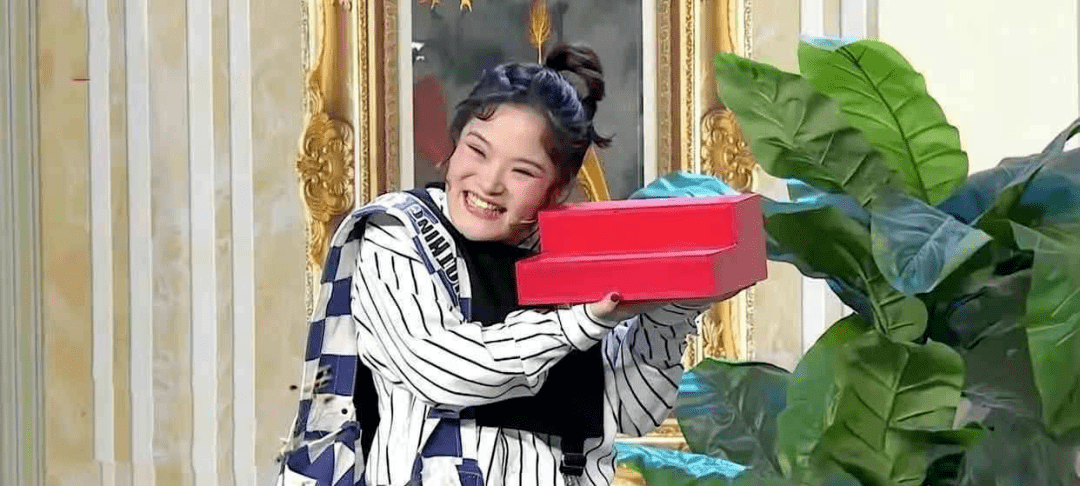 4年同窗3年北漂,金靖大红大紫后,始终不忘刘胜瑛_喜剧_表演_小品