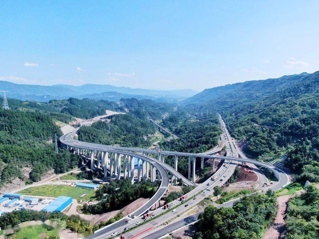 通讯员 牛万乾 摄2021年12月,渝筑高速建成投用,加速了綦江和沿线地区