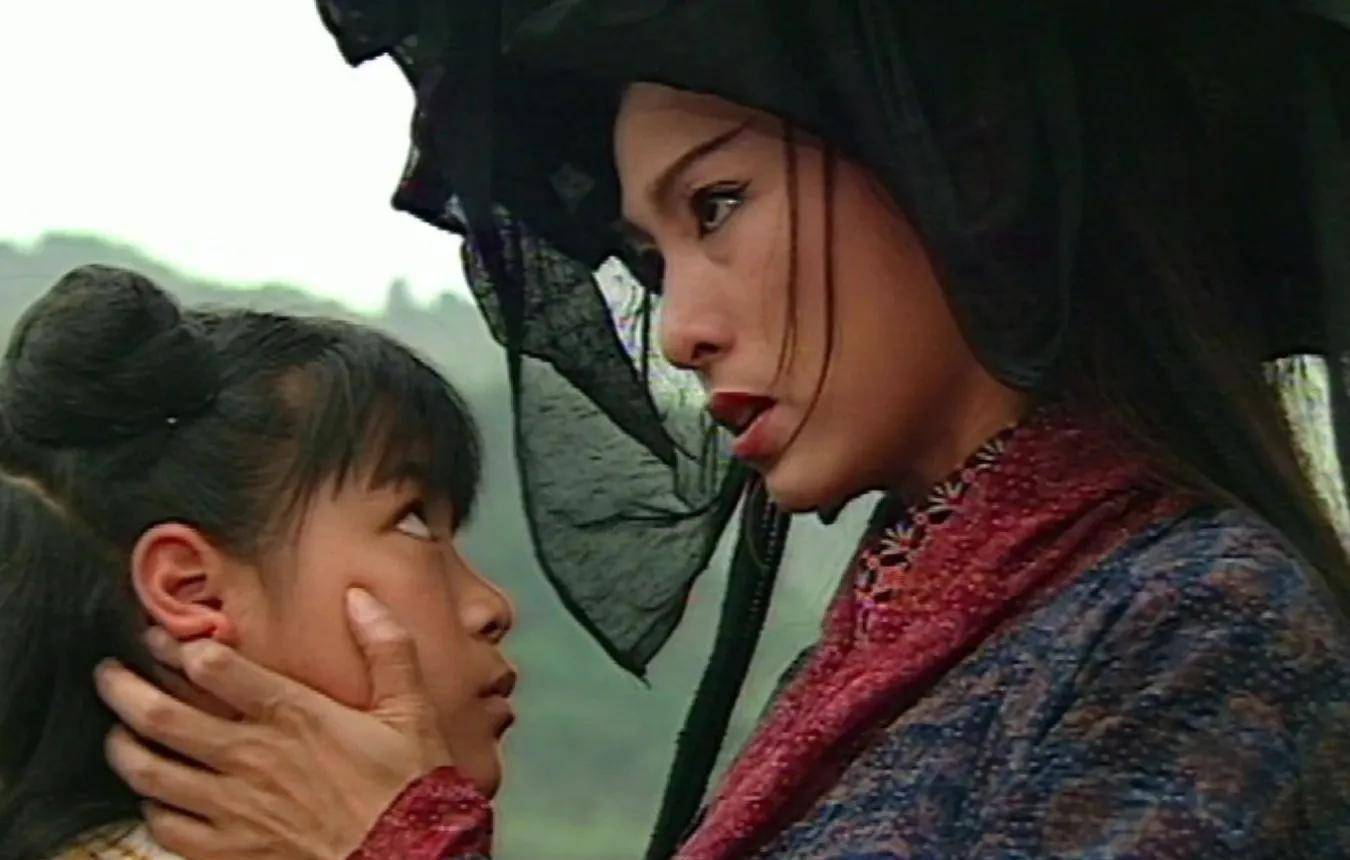 所以聂媚娘死后,身为聂媚娘女儿的聂小凤,便成为了众多人眼中的邪教