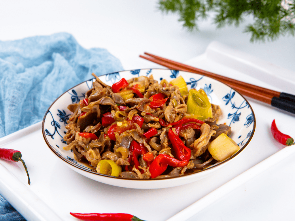 大凡以红油辣椒为主制作的辣味菜,均属油香型辣味菜,这在川菜凉拌菜当