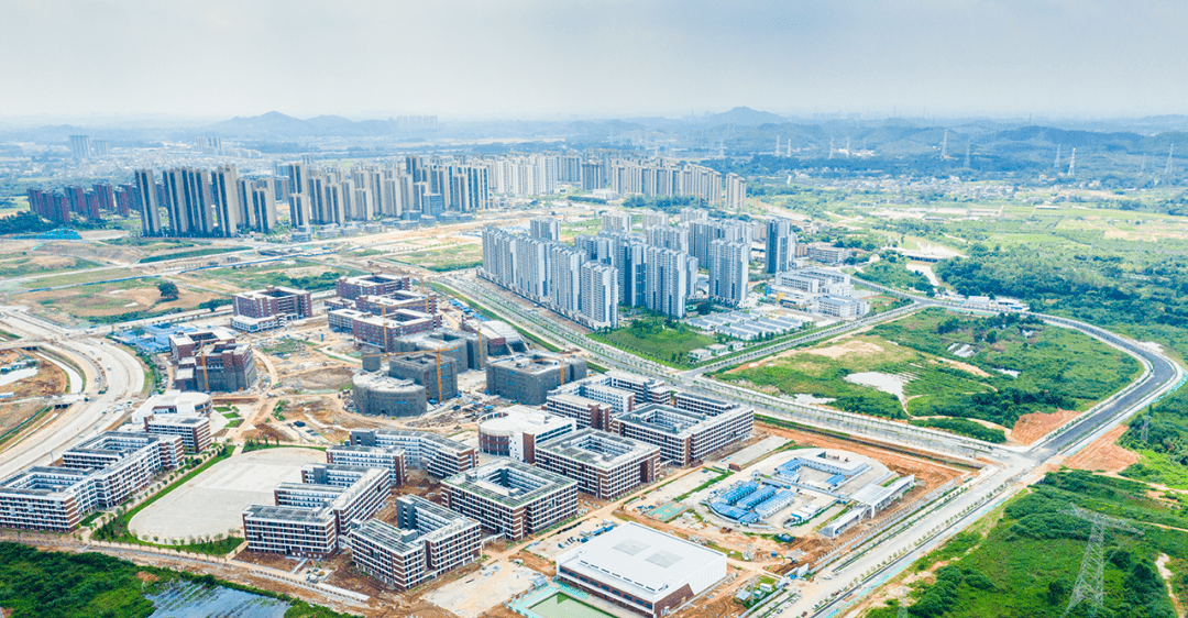 而从长远来看,科教城以后将汇聚30万人口,对广州科学城,中新广州知识