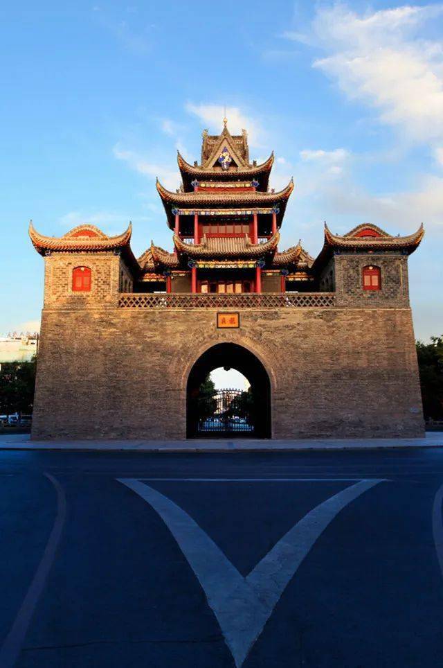 省会城市的标志性建筑_国际会展中心_广场_方圆大厦