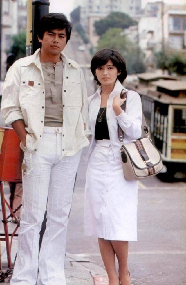 清纯女神山口百惠,年轻时真的好时髦,多年后网友感叹:不敢认了