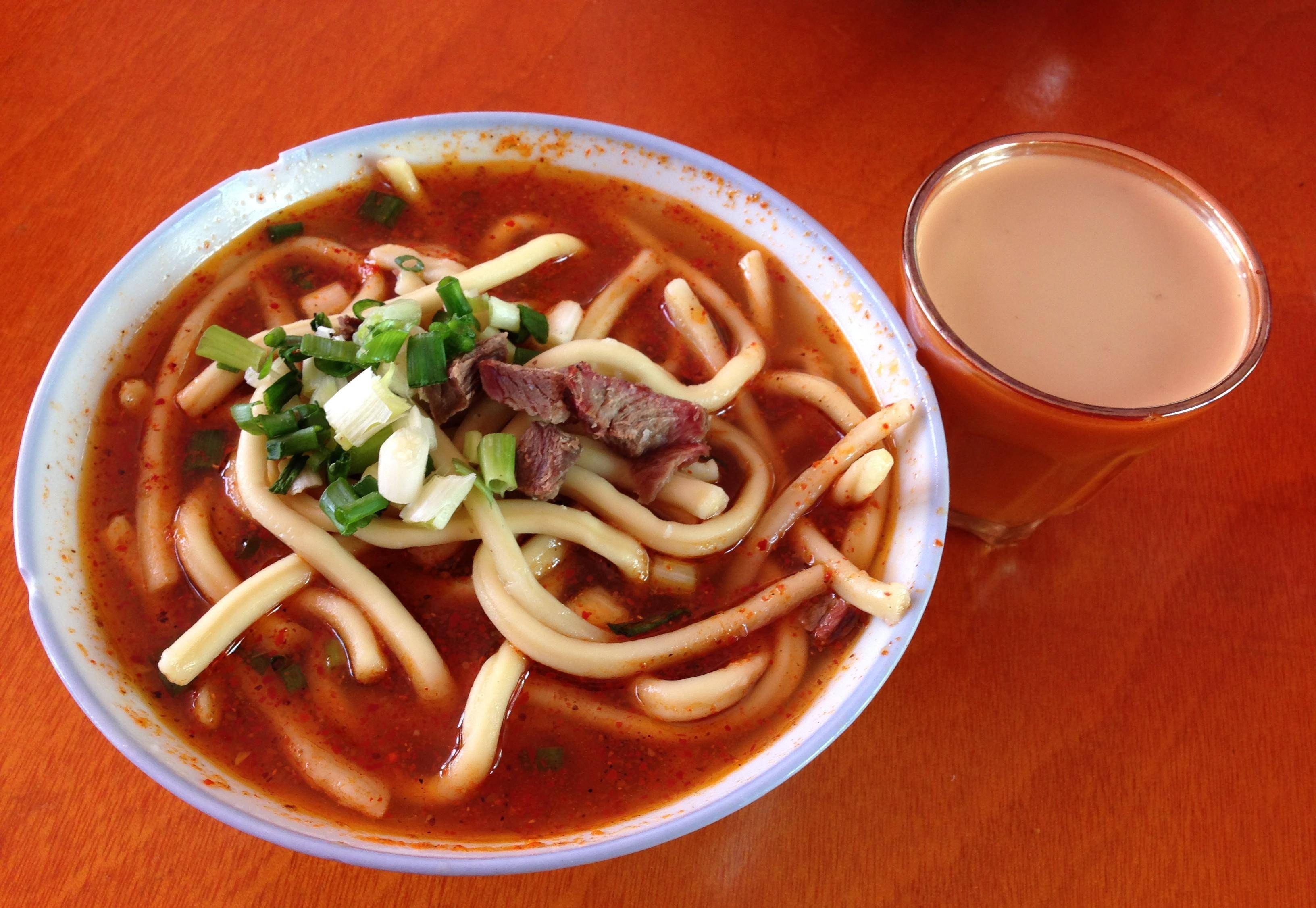 藏面与奶茶格萨尔的早餐也非常地道,藏式和西式都有,可根据个人喜好