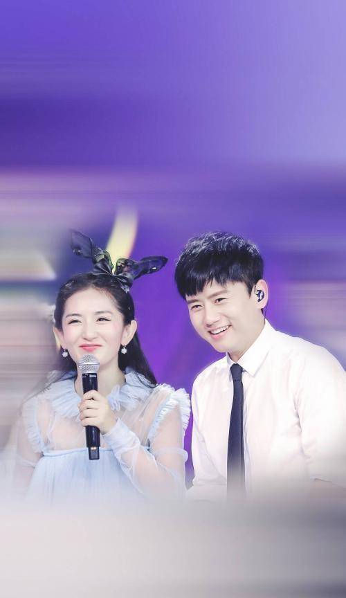 张杰谢娜结婚10周年,穿情侣装照片中谢娜腹部隆起,原来是三千金_时候