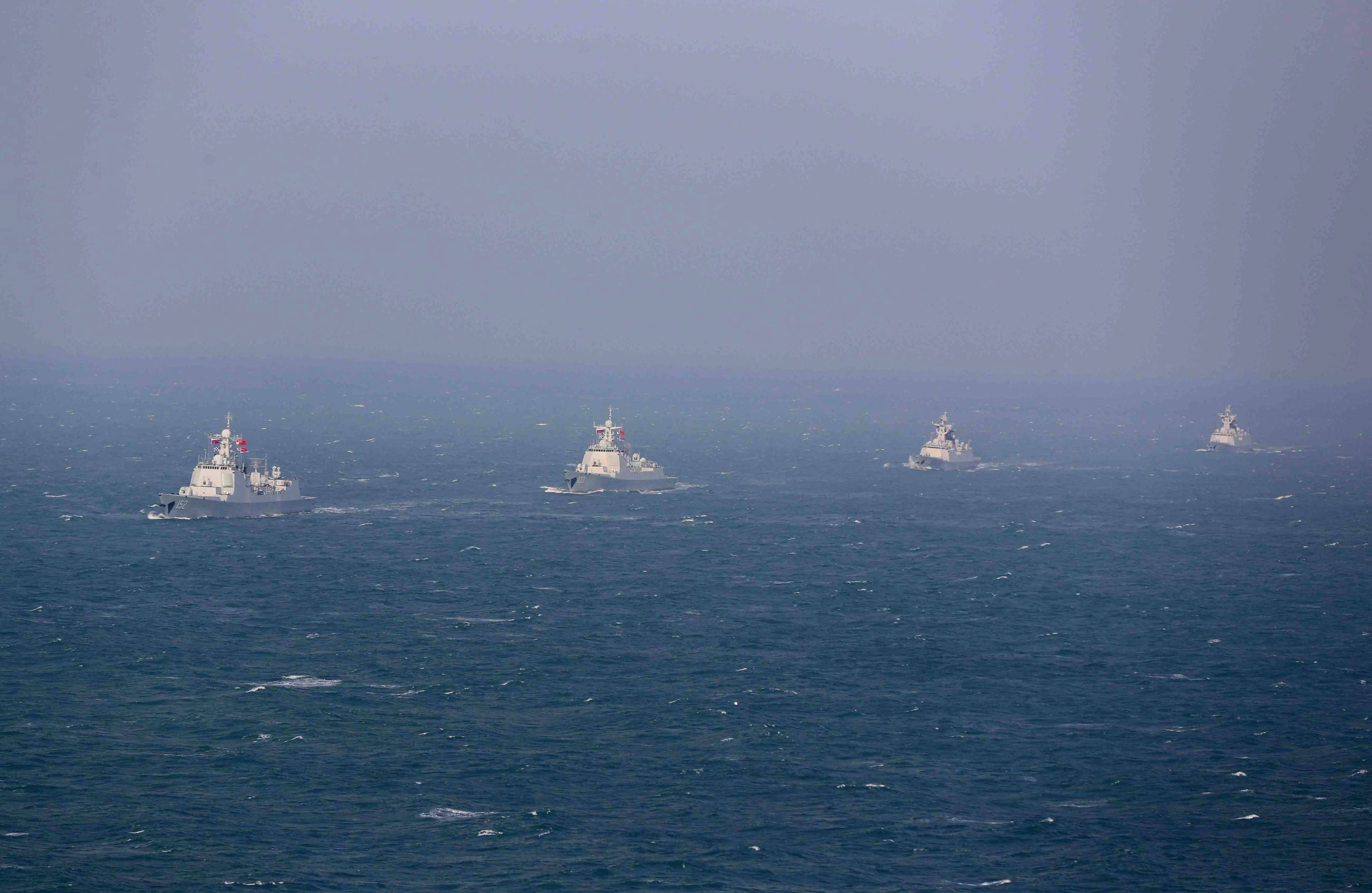 由中國海軍濟南艦,包頭艦,濱州艦,鹽城艦,高郵湖艦組成的艦艇編隊20日