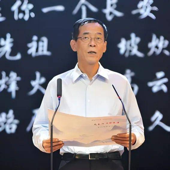 歌词生动凝练且富有画面感,在词作家笔下,守望六合的秦俑仿佛被赋予了