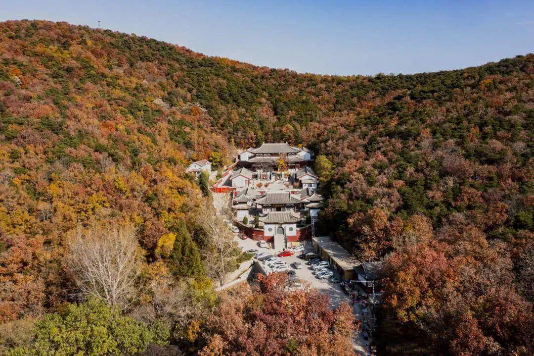 因为有圆明寺,圆明山原名寺耳山,位于秦皇岛市海港区北港镇,圆明山
