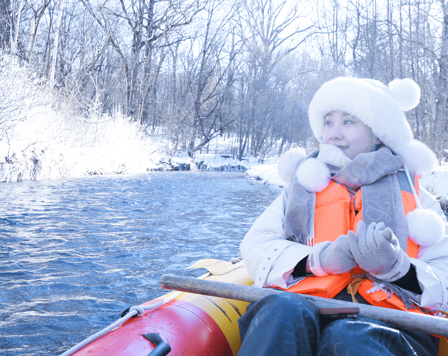 碧泉河漂流被誉为奢侈的矿泉水漂流,这里常年水温6-8摄氏度,三九隆冬