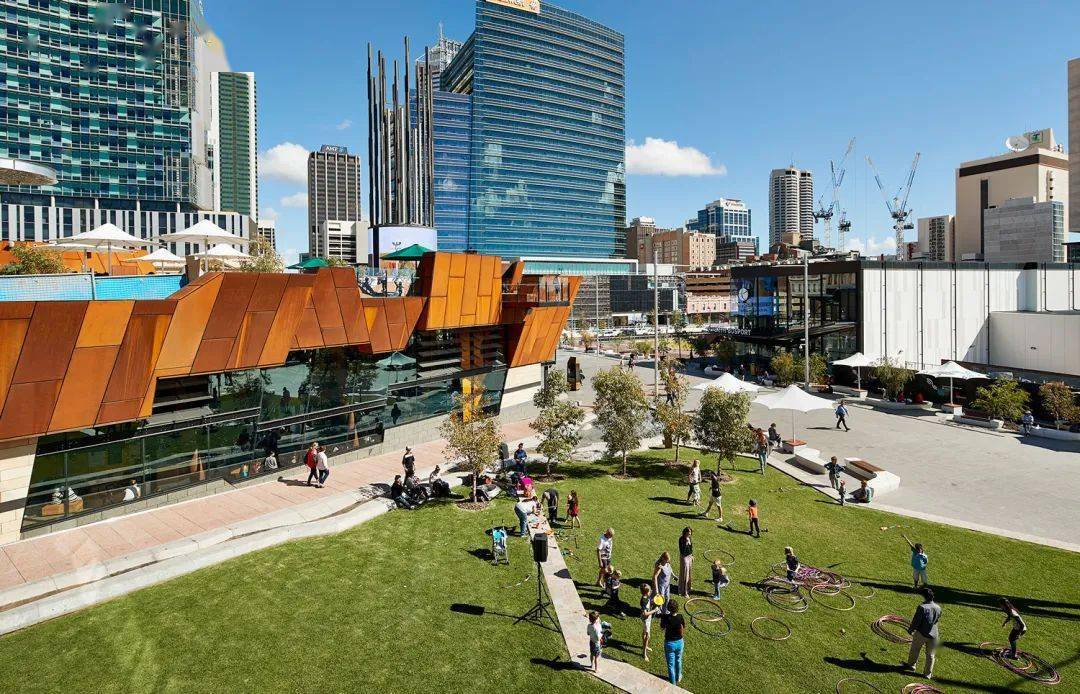 两条地下铁路线顶部的公共广场-澳大利亚yagan square / aspect