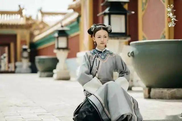 宫女行礼甚至是睡姿都有规定行走坐姿宫廷剧最重要的就是那些宫廷礼节